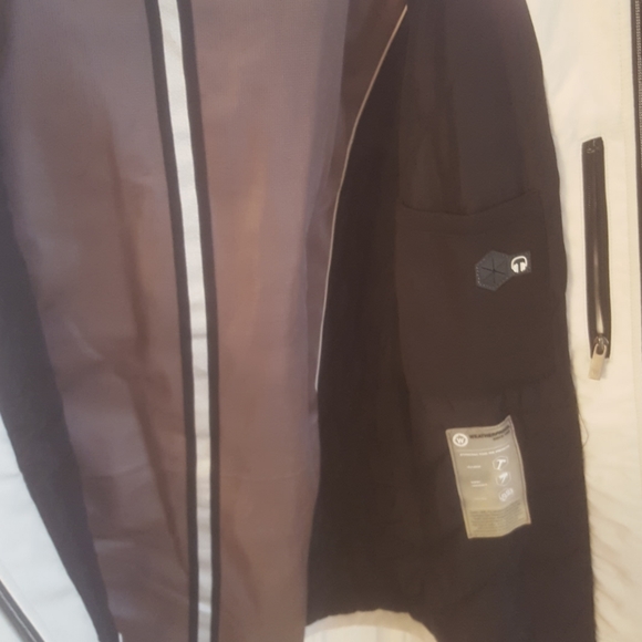 Waterproof jacket - Picture 3 of 4